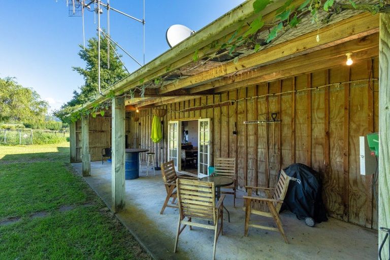 Photo of property in 140 Taylors Road, Otaki, 5583