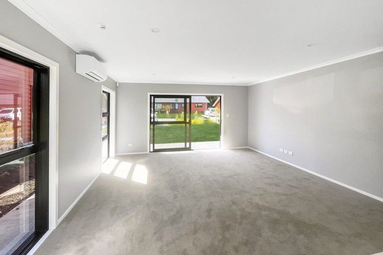 Photo of property in 8 Winnie Close, Acacia Bay, Taupo, 3330