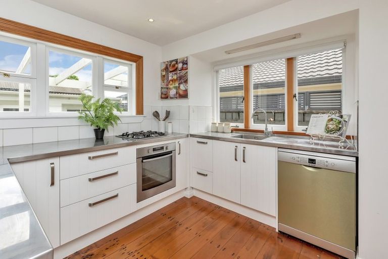 Photo of property in 6 Shortland Street, Regent, Whangarei, 0112