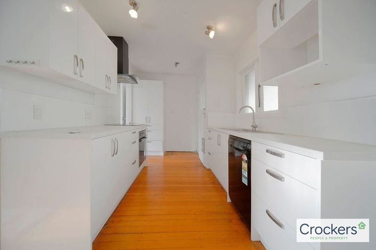 Photo of property in 21 Amberley Avenue, Te Atatu South, Auckland, 0610