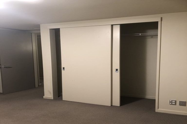 Photo of property in Aqua, 2/74 Oriental Parade, Oriental Bay, Wellington, 6011