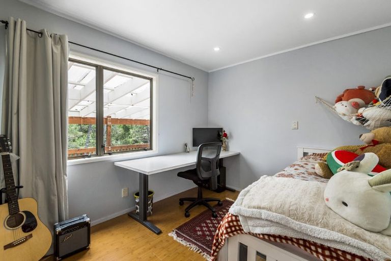 Photo of property in 5 Saddleback Rise, Murrays Bay, Auckland, 0630