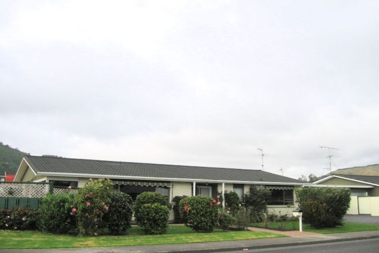Photo of property in 96 Rimu Street, Waikanae, 5036