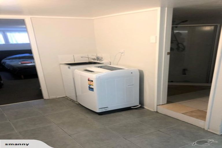 Photo of property in 10 Sylvan Crescent, Te Atatu South, Auckland, 0610