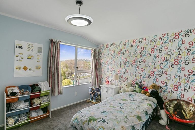 Photo of property in 13 Cranwell Street, Churton Park, Wellington, 6037