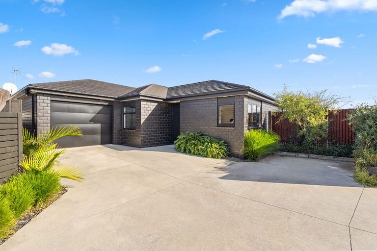 Photo of property in 27a Lillian Place, Orewa, 0931