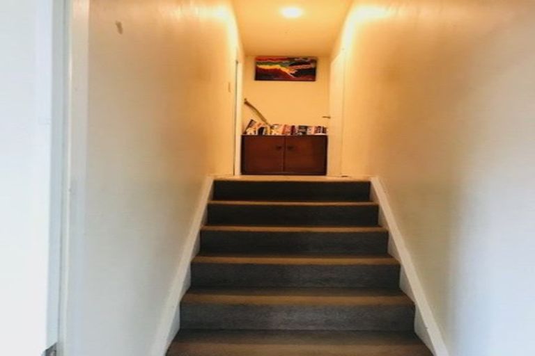 Photo of property in 2/2 Deverell Place, Northcross, Auckland, 0632