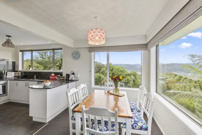 Photo of property in 30 Poto Road, Normandale, Lower Hutt, 5010