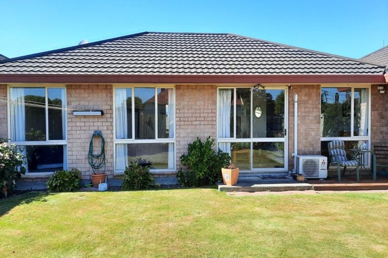 Photo of property in 2/98 Domain Terrace, Spreydon, Christchurch, 8024