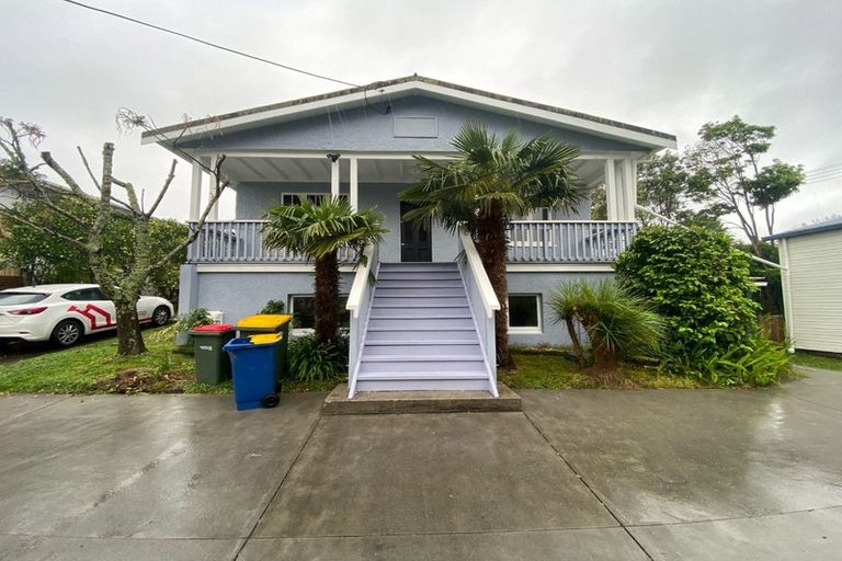 Photo of property in 80 Woodglen Road, Glen Eden, Auckland, 0602