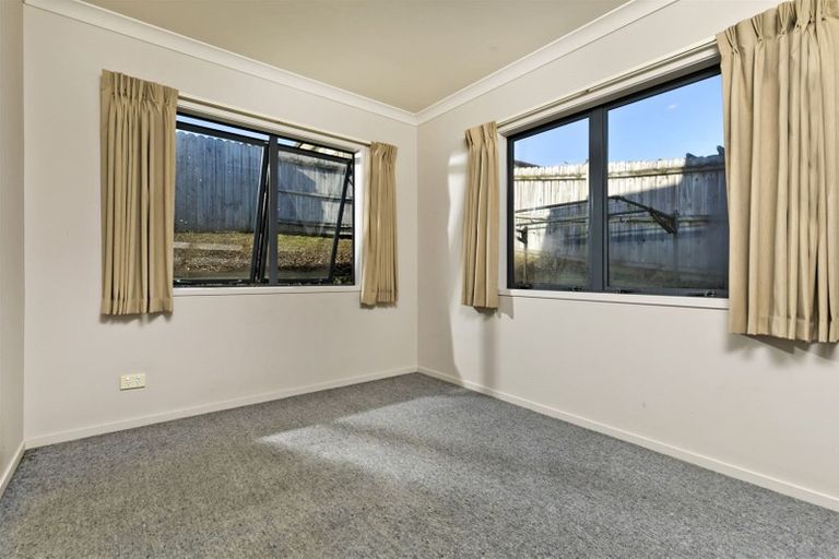 Photo of property in 14 Sapperton Drive, Henderson, Auckland, 0612