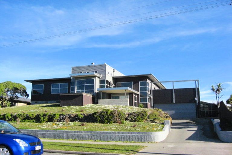 Photo of property in 303 Marine Parade, New Brighton, Christchurch, 8061