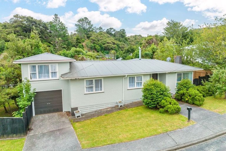 Photo of property in 3 Gawler Grove, Wainuiomata, Lower Hutt, 5014