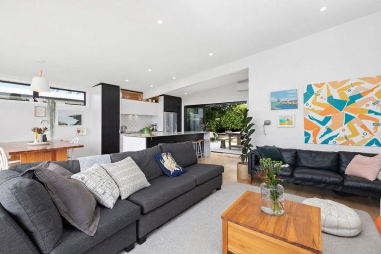 Photo of property in 35 Seaway Terrace, Otumoetai, Tauranga, 3110