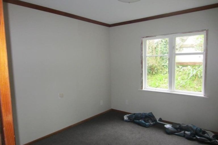 Photo of property in 15 Woodstock Terrace, Tawa, Wellington, 5028