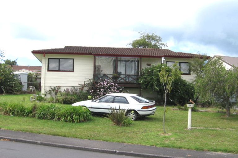 Photo of property in 1/1 Brougham Place, West Harbour, Auckland, 0618