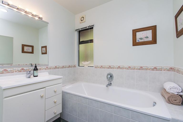 Photo of property in 94 Baird Road, Pokeno, 2471