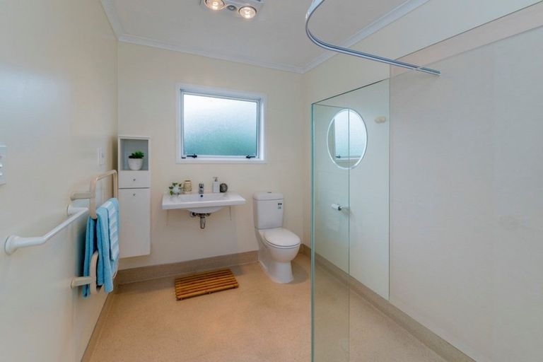 Photo of property in 2 Barclay Grove, Hokio Beach, Levin, 5571