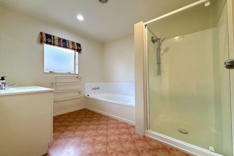 Photo of property in 8b Oakwood Place, Pukekohe, 2120