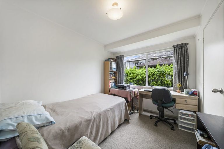 Photo of property in 2 Davern Lane, New Lynn, Auckland, 0600