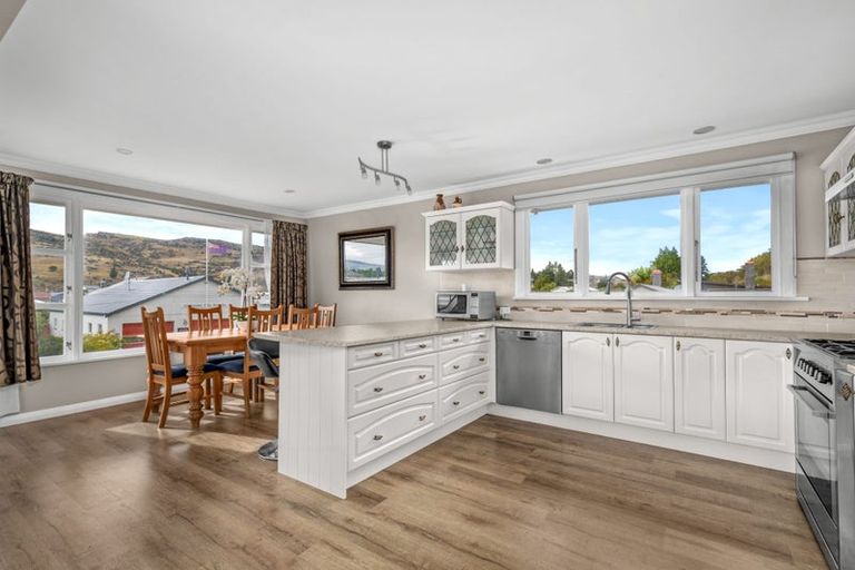 Photo of property in 107 Branxholm Street, Roxburgh, 9500