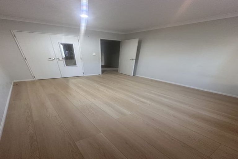 Photo of property in 52 Sapperton Drive, Henderson, Auckland, 0612