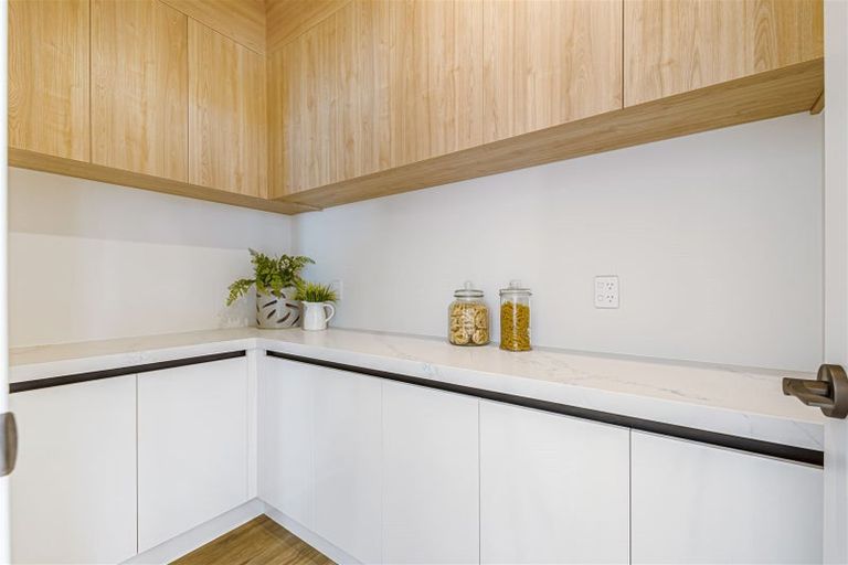 Photo of property in 9 Mcindoe Road, Kumeu, 0810