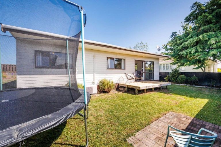 Photo of property in 18a Montrose Place, Takaro, Palmerston North, 4412