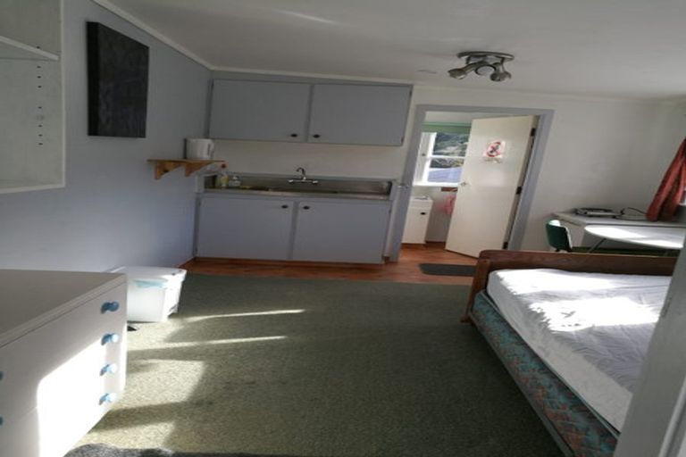 Photo of property in 104 Parkvale Road, Karori, Wellington, 6012