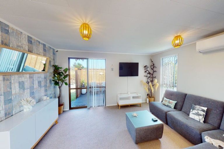 Photo of property in 120 Park Avenue, Waitarere Beach, Levin, 5510