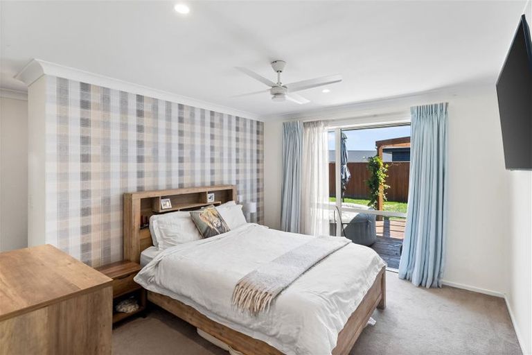 Photo of property in 3a Shillingford Boulevard, Rolleston, 7615