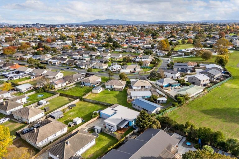 Photo of property in 27a Kenney Crescent, Fairfield, Hamilton, 3214