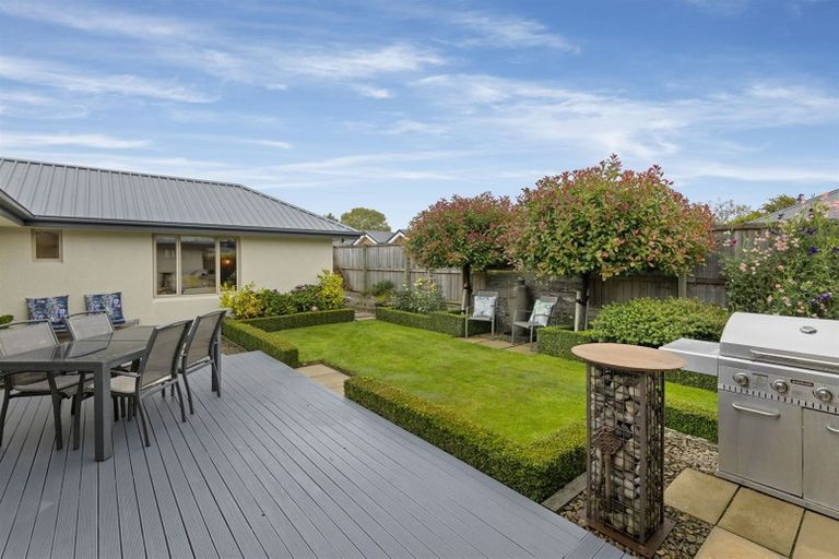 Photo of property in 77 Sarabande Avenue, Redwood, Christchurch, 8051