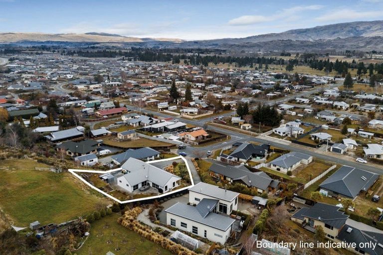 Photo of property in 8 Attfield Close, Clyde, 9330