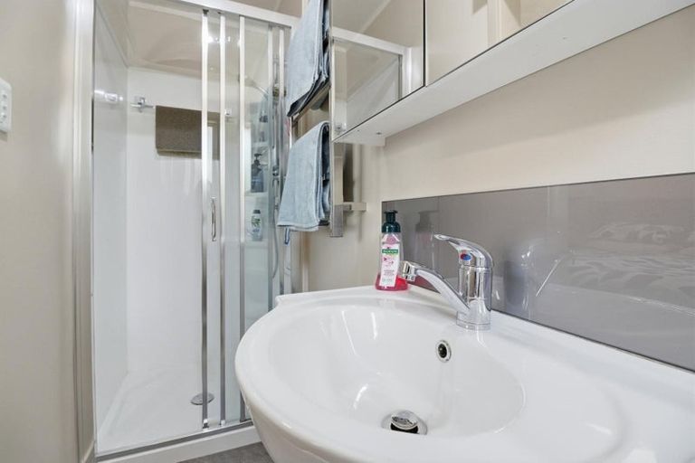 Photo of property in 40 Glenbervie Crescent, Massey, Auckland, 0614