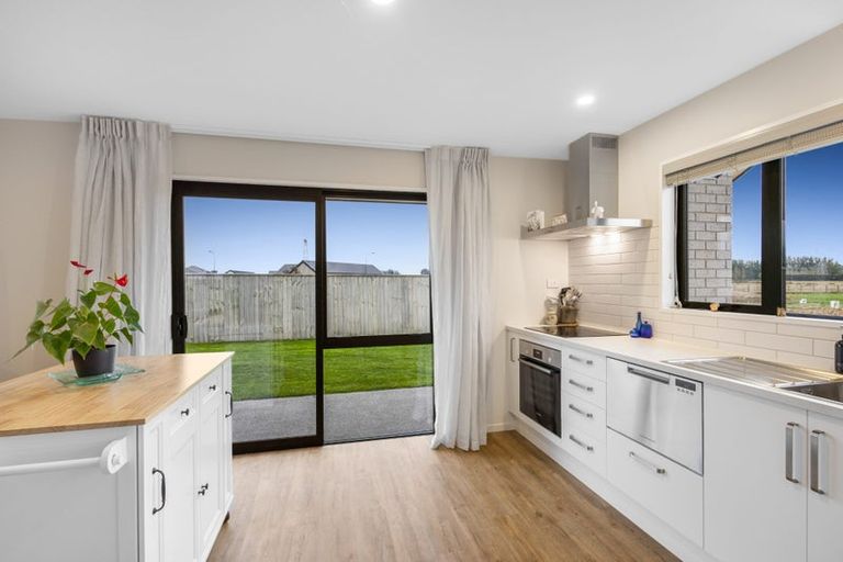 Photo of property in 66 Ridgeland Way, West Melton, 7618