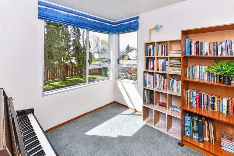 Photo of property in 6 Primrose Place, Manurewa, Auckland, 2102