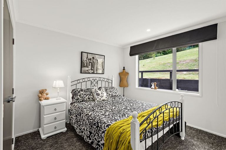 Photo of property in 3b Hobbs Road, Matakatia, Whangaparaoa, 0930