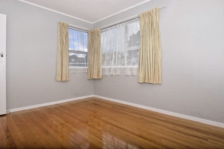 Photo of property in 60 Riverpark Crescent, Henderson, Auckland, 0610