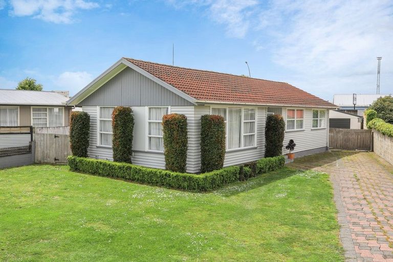 Photo of property in 16 Lugton Street, Nawton, Hamilton, 3200