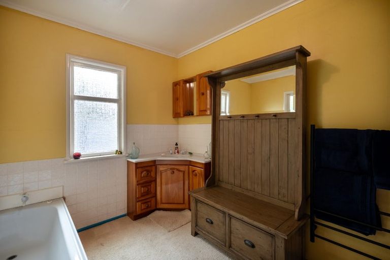 Photo of property in 63 Sea View Road, Baylys Beach, 0377