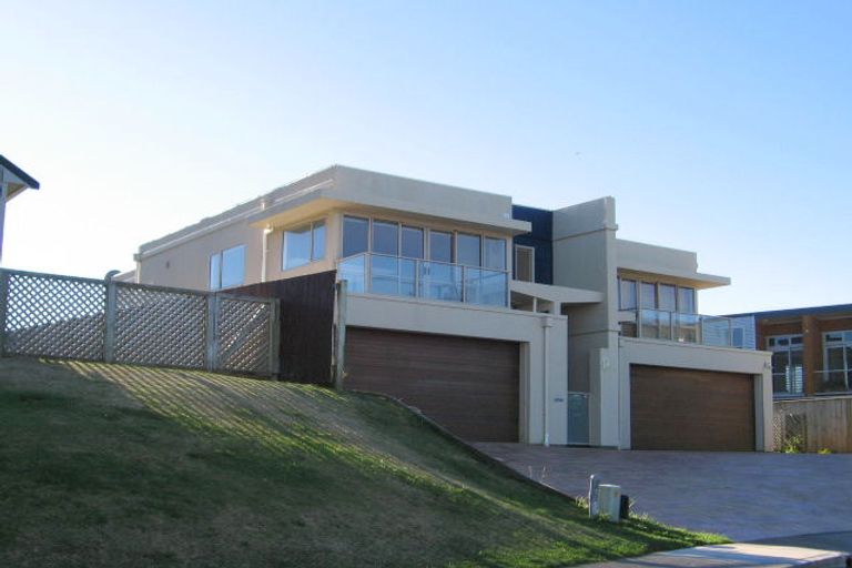 Photo of property in 35 Gurkha Crescent, Khandallah, Wellington, 6035