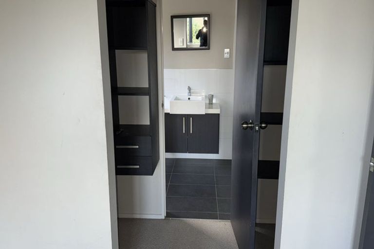 Photo of property in 27 Riverglade Parkway, Te Atatu South, Auckland, 0610