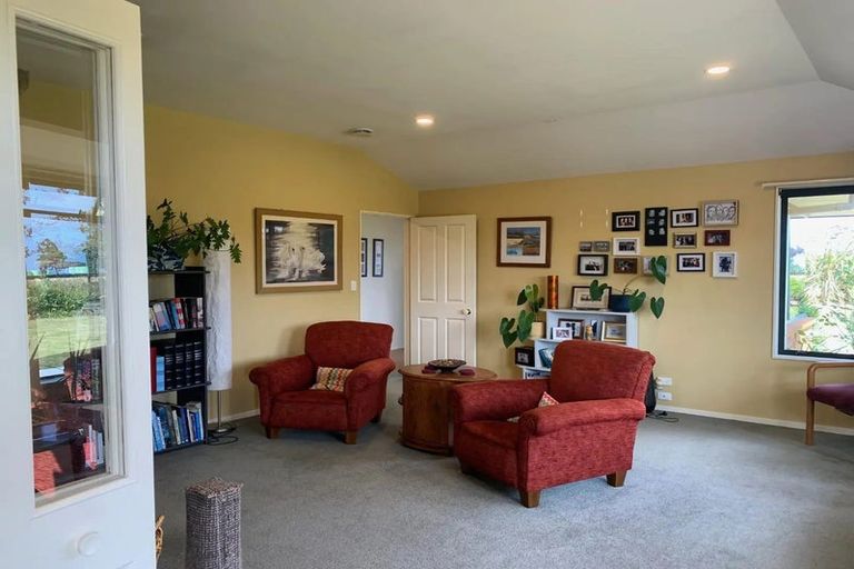 Photo of property in 289 Upland Road, Tarurutangi, New Plymouth, 4372