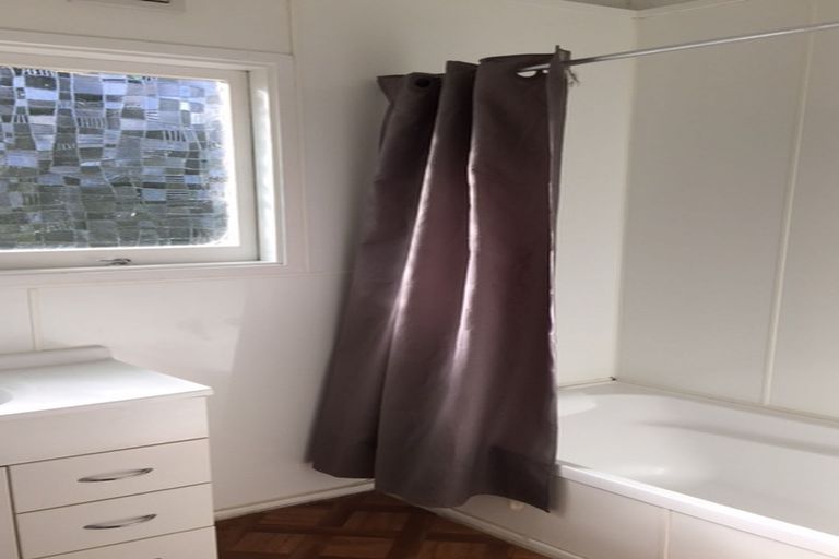 Photo of property in 5/15 Valron Road, Te Atatu South, Auckland, 0602