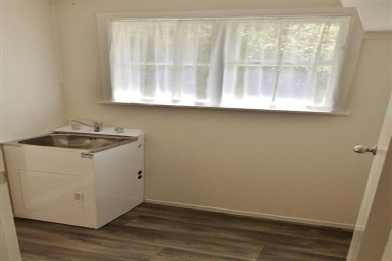 Photo of property in 72 Mckenzie Road, Mangere Bridge, Auckland, 2022