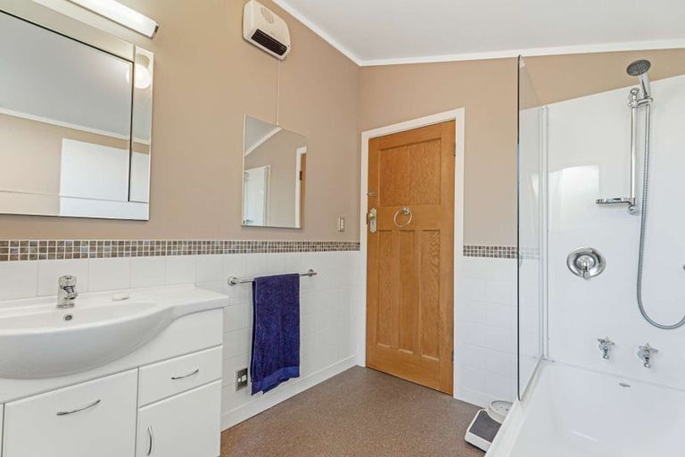 Photo of property in 24 Wairere Road, Bastia Hill, Whanganui, 4500