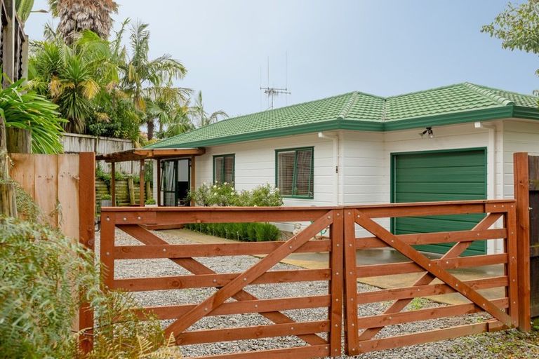 Photo of property in 8b Resolution Road, Welcome Bay, Tauranga, 3112
