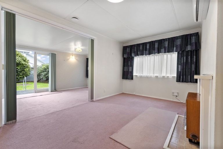 Photo of property in 27 Ashford Avenue, Hokowhitu, Palmerston North, 4410