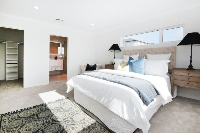 Photo of property in 16 Skulander Crescent, Orewa, 0931